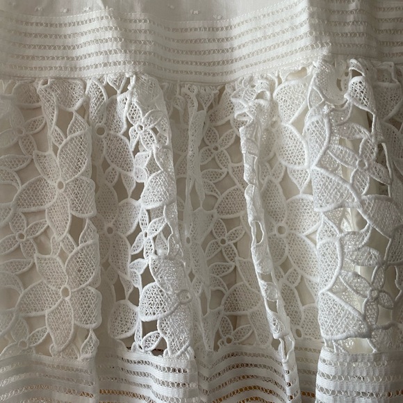 New Gorgeous Detailed White Lace Mini Skirt - Picture 5 of 7